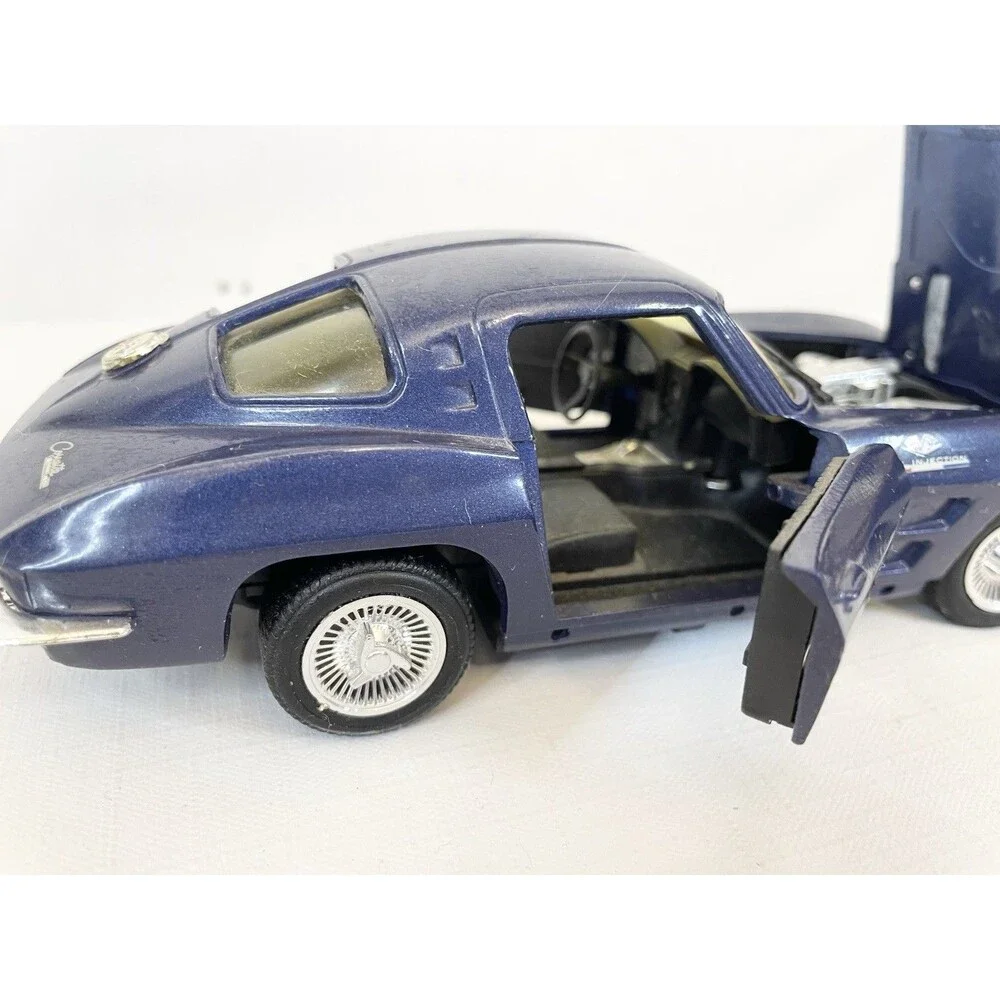 1963 Blue CORVETTE STINGRAY Split Window Diecast Car Model 1:24 Metal Revell
